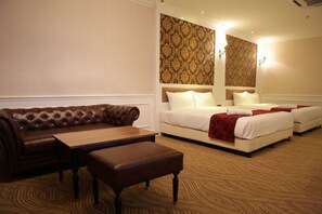 Minibar, desk, iron/ironing board, free WiFi - Tasik Villa International Resort (Port Dickson)