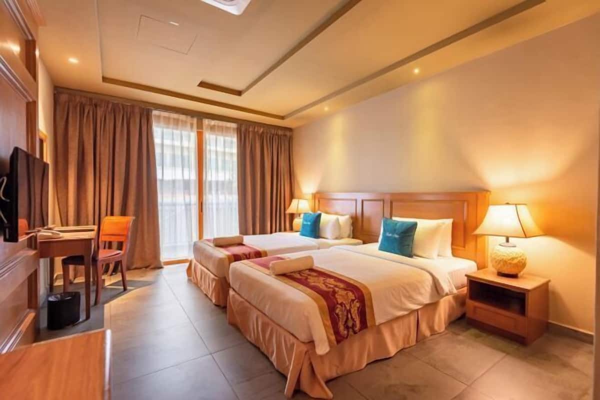 Minibar, desk, iron/ironing board, free WiFi