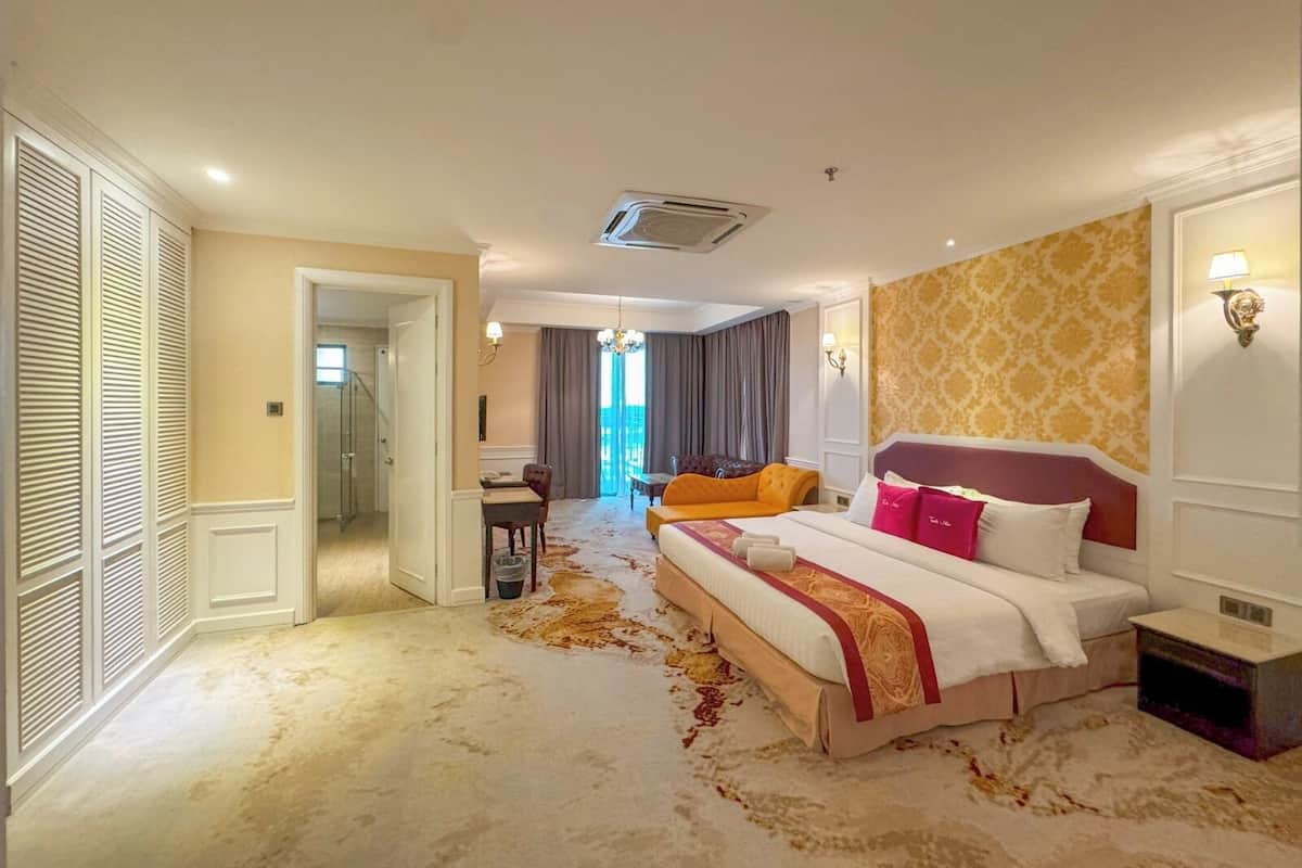 Deluxe king with jacuzzi | 1 chambre, minibar, bureau, fer et planche à repasser