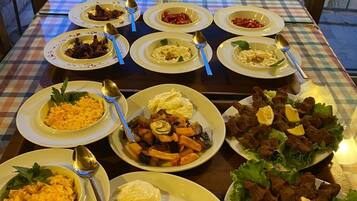 Breakfast, lunch, dinner served; Turkish cuisine