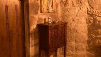 Deluxe Double Room, 1 Queen Bed (Hodul) | 1 bedroom, premium bedding, minibar, individually decorated