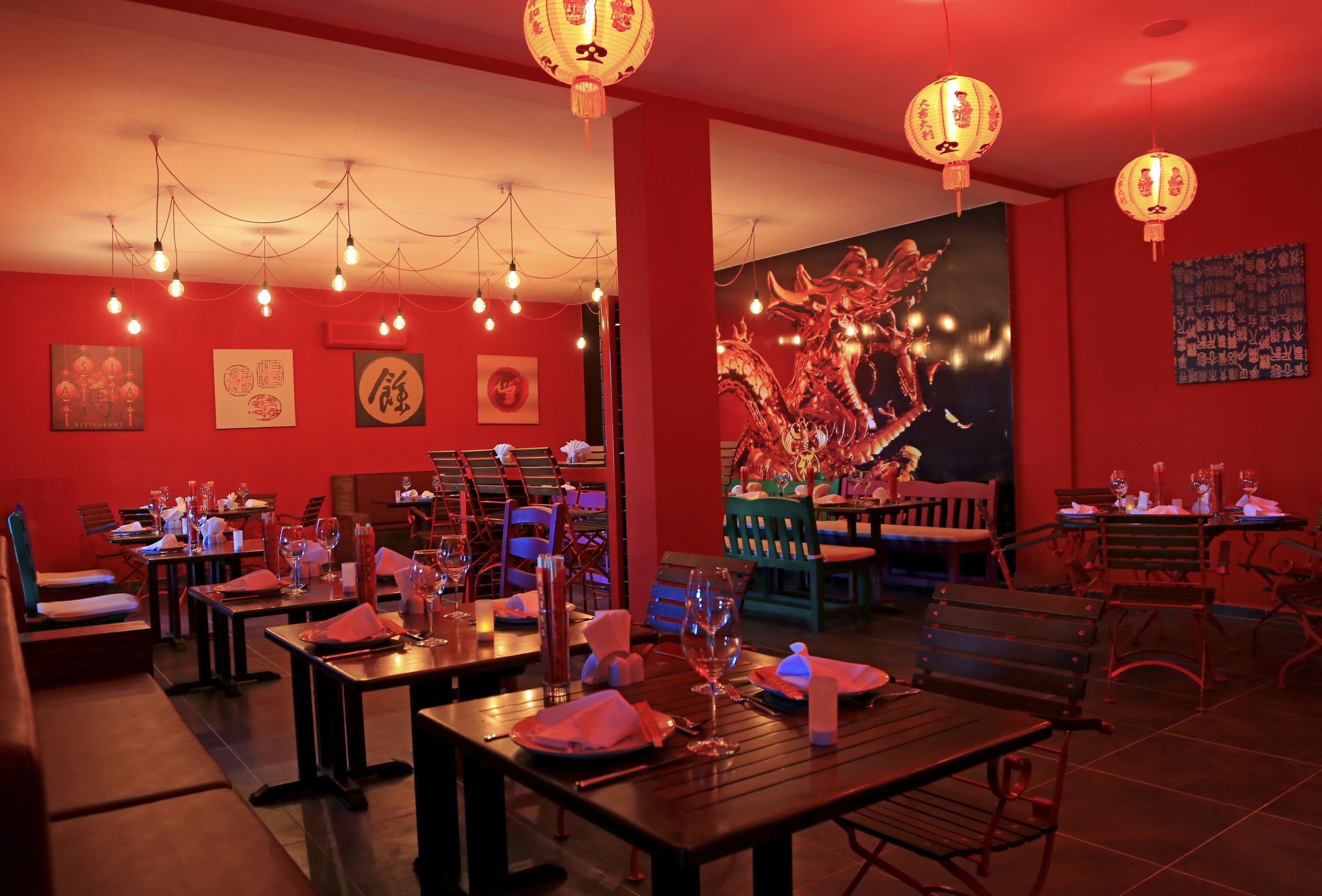 5 restaurantes; se sirve almuerzo y cena