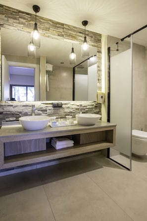 Bungalow, 2 Bedrooms, Garden View | Bathroom | Shower, eco-friendly toiletries, hair dryer, slippers