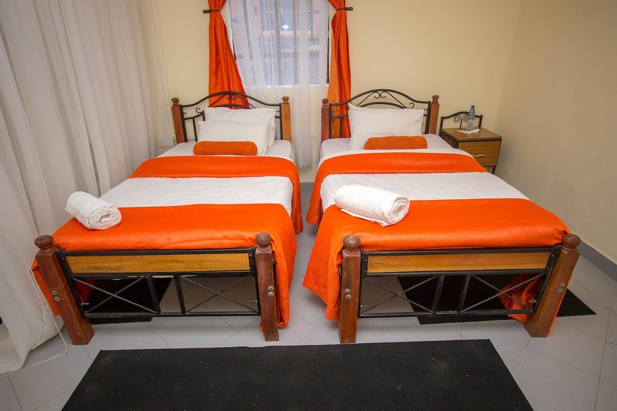 Premium bedding, desk, iron/ironing board, free WiFi