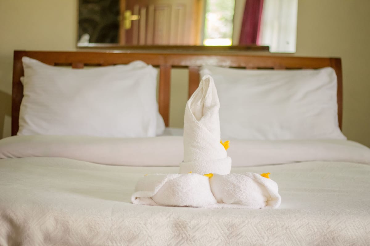 Premium bedding, desk, iron/ironing board, free WiFi