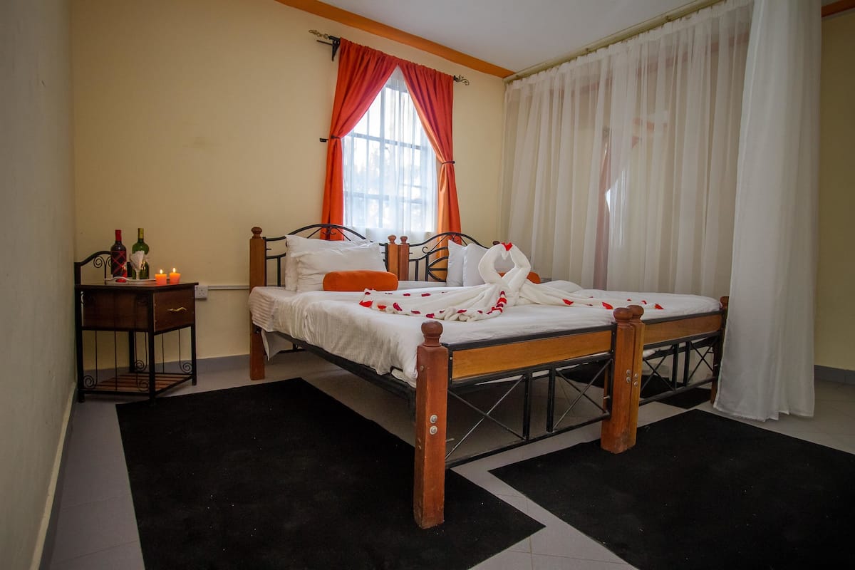 Executive Double Room | Premium bedding, desk, iron/ironing board, free WiFi