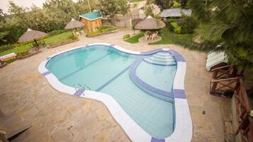 Kolam renang outdoor