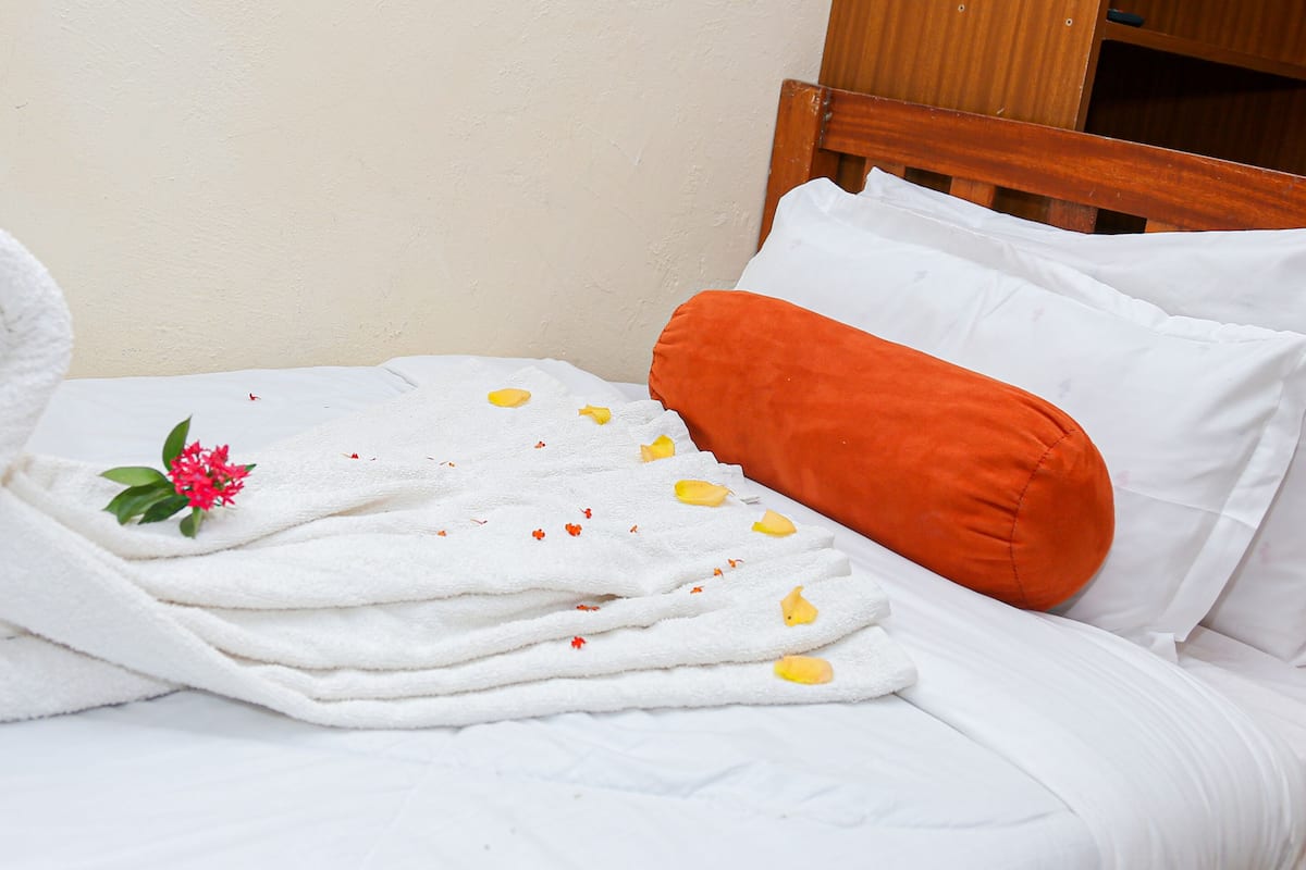 Premium bedding, desk, iron/ironing board, free WiFi