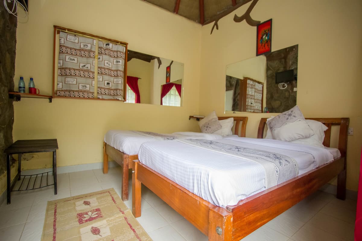 Premium bedding, desk, iron/ironing board, free WiFi