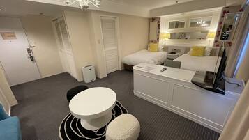 Familien-Zweibettzimmer | Zimmersafe, Schreibtisch, Bügeleisen/Bügelbrett, kostenloses WLAN