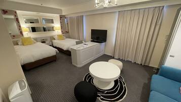 Family Twin Room | In-room safe, desk, iron/ironing board, free WiFi