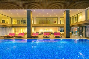 Indoor pool, outdoor pool, pool umbrellas, sun loungers - Kairaba Bodrum Princess & SPA (Bodrum)