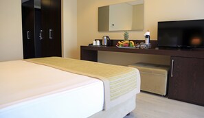Minibar, in-room safe, desk, soundproofing - Kairaba Bodrum Princess & SPA (Bodrum)