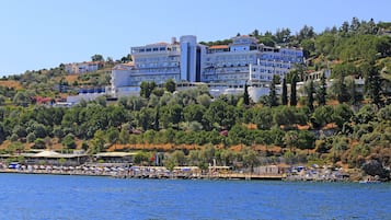 Özel plaj, şezlong, plaj şemsiyesi, 2 plaj barı