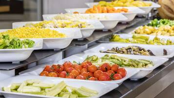 Free daily buffet breakfast