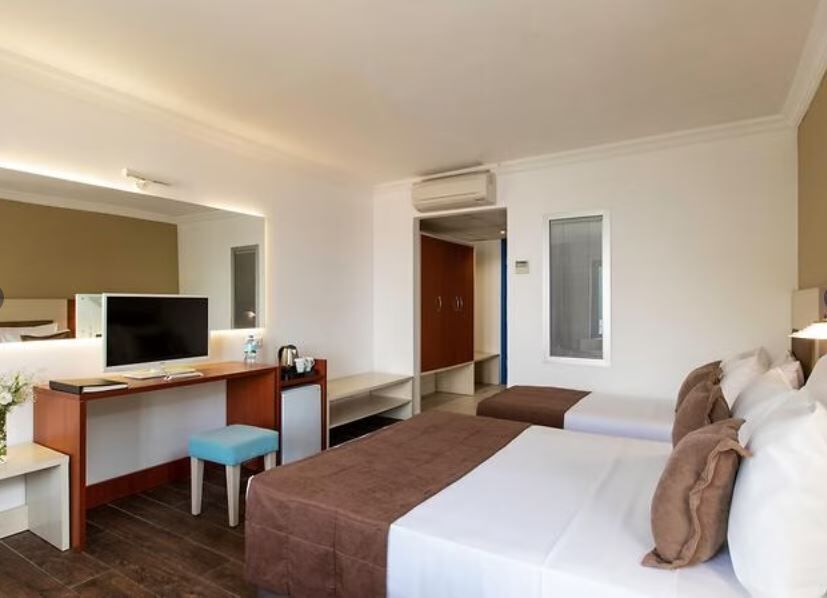 Bangalô club, vista para o jardim | Frigobar, cofres nos quartos, escrivaninha, roupa de cama