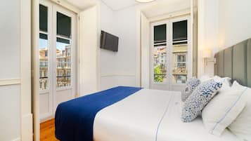Superior Apartment, 1 Bedroom | Egyptian cotton sheets, premium bedding, memory foam beds, in-room safe