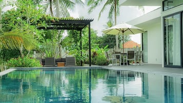 Outdoor pool, an infinity pool