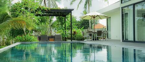 Outdoor pool, an infinity pool