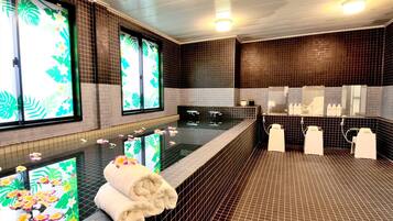 Indoor spa tub