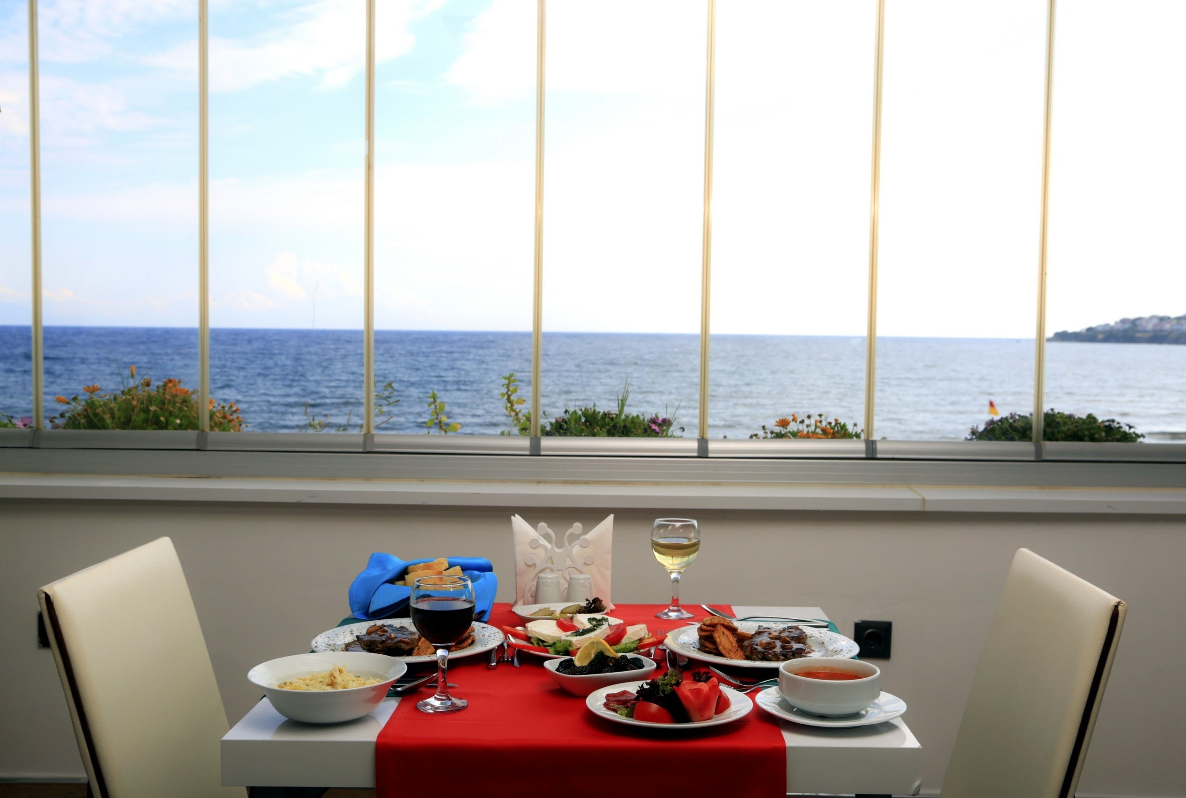 2 restaurants, breakfast, lunch, dinner served; Italian cuisine