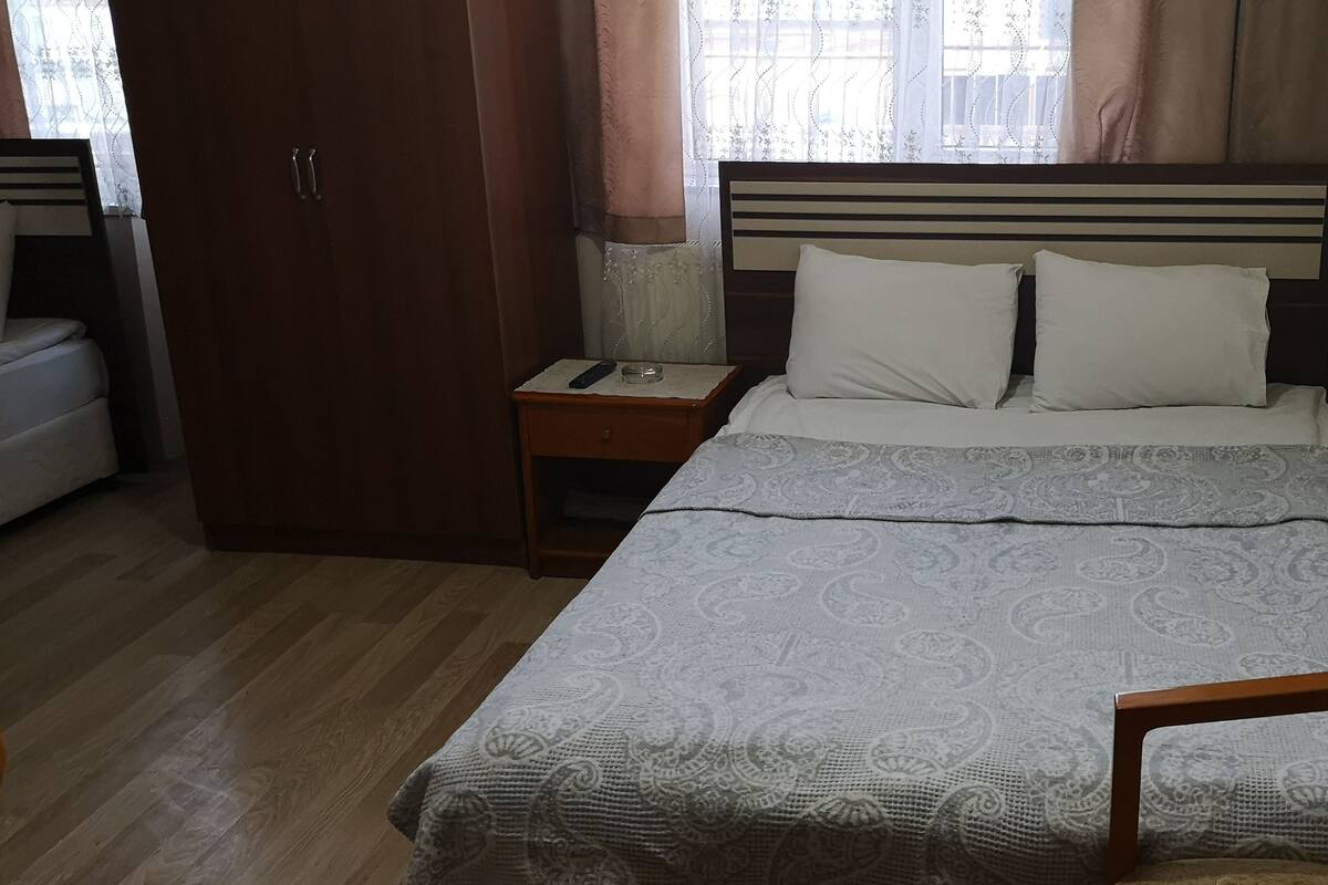 Phòng dành cho gia đình | Bộ đồ giường cao cấp, bàn, bàn ủi/dụng cụ ủi quần áo