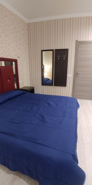 Twin Room | Premium bedding, in-room safe, desk, free cots/infant beds - Easy Holiday (Rome)
