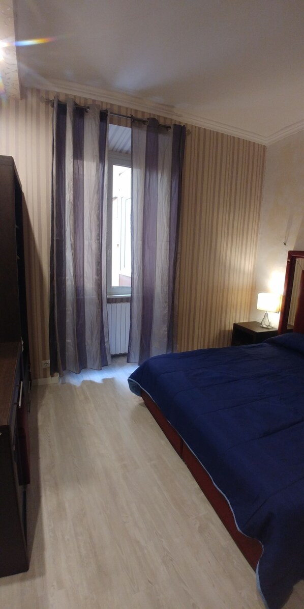 Twin Room | Premium bedding, in-room safe, desk, free cribs/infant beds - Easy Holiday (Rome)