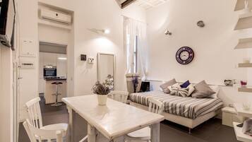 Luxury-Apartment, 2Â Schlafzimmer, 2 BĂ€der | Wohnbereich | Flachbildfernseher