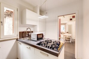 Luxury-Apartment, 2 Schlafzimmer, 2 Bäder | Eigene Küche | Kühlschrank, Mikrowelle, Herdplatte, Geschirrspüler
