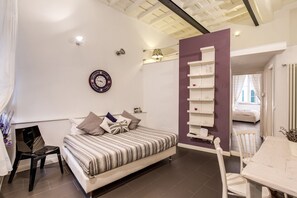 2 bedrooms, premium bedding, soundproofing, iron/ironing board - trastevere miracle suite (Rome)