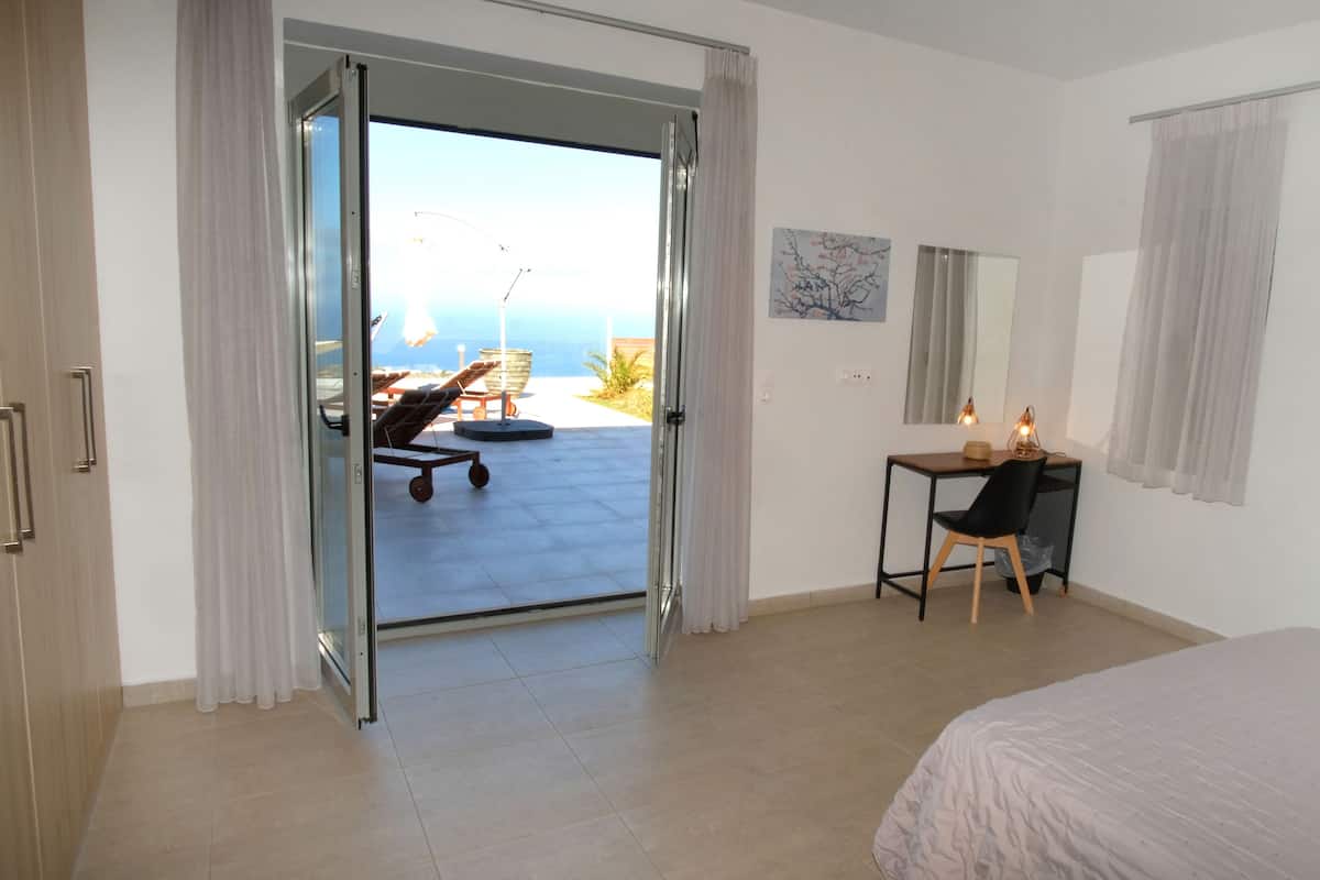 3 bedrooms, in-room safe, individually decorated, individually furnished