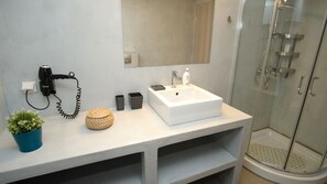 Separate tub and shower, rainfall showerhead, free toiletries