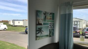 Mobile Home, 3 Bedrooms (Arizona) | Living area | TV, DVD player