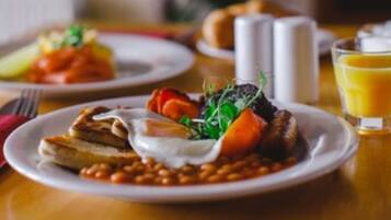 Daily English breakfast (GBP 15.00 per person)