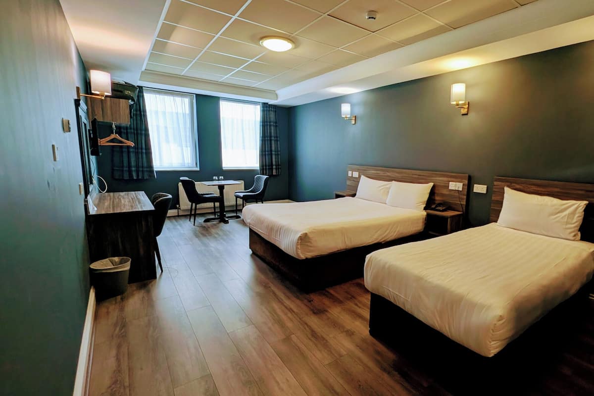 Double Room | Desk, free WiFi, bed sheets