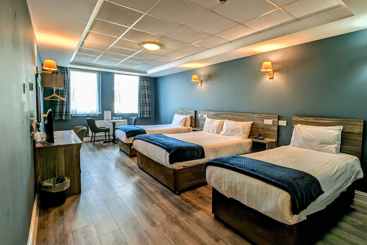 desk, free wifi, bed sheets, wheelchair access