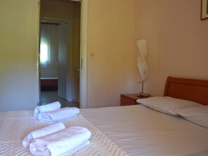 Standard-Haus, 2 Schlafzimmer | 2 Schlafzimmer, Minibar, Bügeleisen/Bügelbrett, kostenloses WLAN