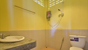 A bathroom with a sink, toilet, and shower. - Tha Khao Bay View (Ko Yao)
