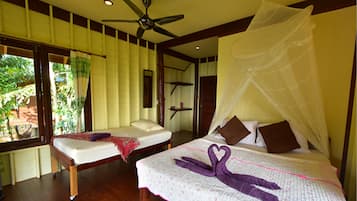 Deluxe Bungalow with Fan | Wi-Fi ฟรี