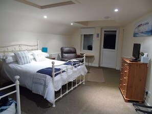 Comfort Quadruple Room, Ensuite - The Thistle Inn (Castle Douglas)