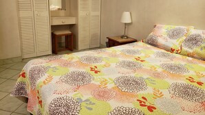 Room - Gentle Breeze Apartments (Worthing)