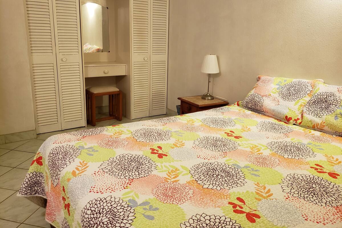 1 bedroom, in-room safe, iron/ironing board, free WiFi