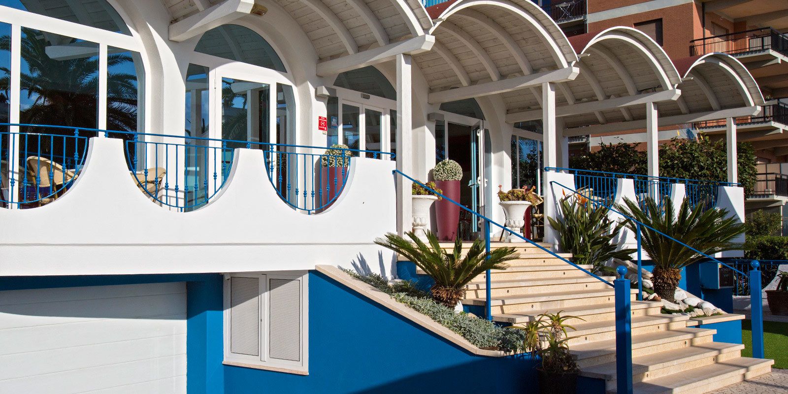 숙박 시설 입구