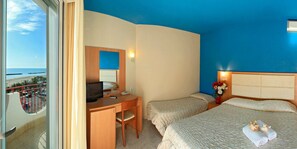 ห้องทริปเปิล | ห้องพักตกแต่งอย่างมีเอกลักษณ์, โต๊ะทำงาน, ผ้าม่านกันแสง, Wi-Fi ฟรี