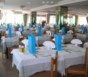 Der serveres morgenmad, frokost og aftensmad