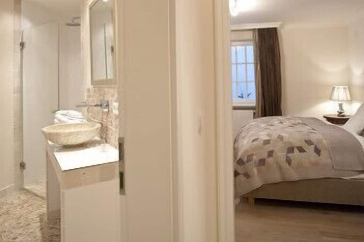 Appartement Deluxe, terrasse | 1 chambre, coffre-fort, bureau, système d’insonorisation