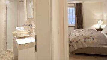 Departamento Deluxe, Terraza | 1 habitación, caja de seguridad en la habitación y escritorio