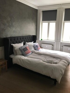 5 habitaciones, ropa de cama de alta calidad y escritorio 