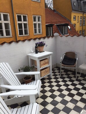 Apartemen (A) | Teras/patio
